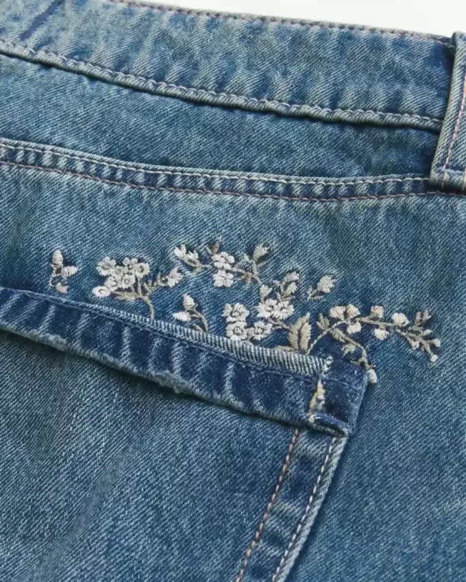 Mini gonna-pantalone in denim ricamato lavaggio medio Mini gonna-pantalone in denim ricamato lavaggio medio