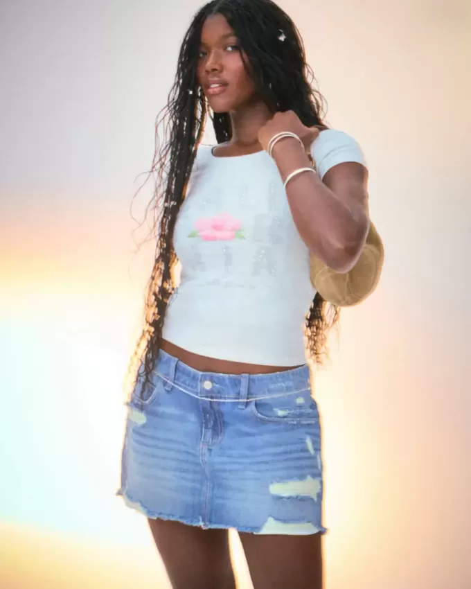 Mini gonna-pantalone in denim scuro strappato a vita bassa Mini gonna-pantalone in denim scuro strappato a vita bassa