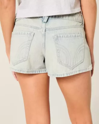 Mini shorts in denim chiaro a vita bassa