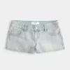 Mini shorts in denim chiaro a vita bassa