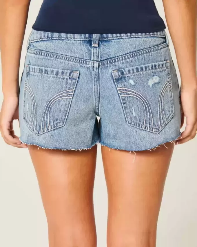 Mini shorts in denim ricamati a vita bassissima Mini shorts in denim ricamati a vita bassissima