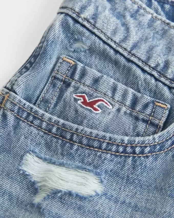 Mini shorts in denim ricamati a vita bassissima Mini shorts in denim ricamati a vita bassissima
