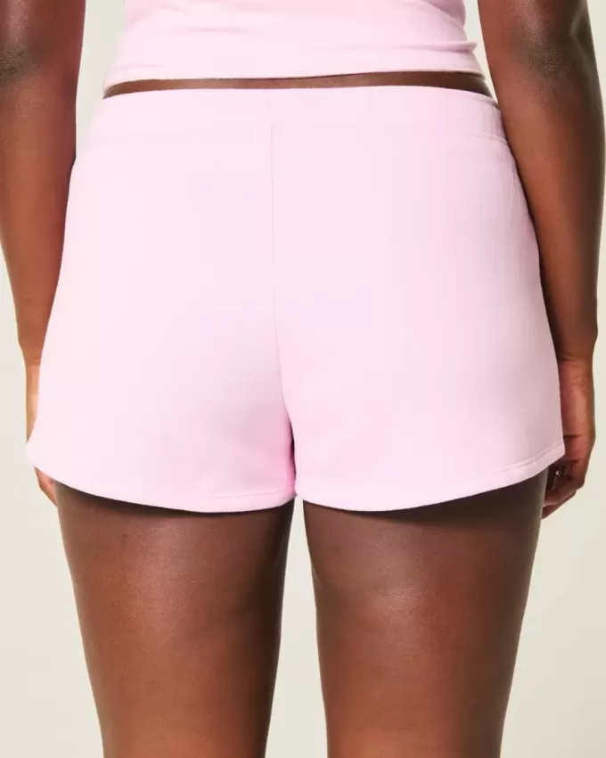Mini shorts in pile con grafica a cuore Mini shorts in pile con grafica a cuore