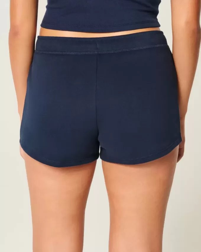 Mini shorts in pile con grafica a fiocco Mini shorts in pile con grafica a fiocco