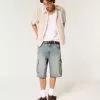Pantaloncini cargo in denim super larghi con lavaggio medio