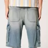 Pantaloncini cargo in denim super larghi con lavaggio medio