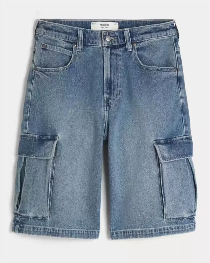 Pantaloncini cargo in denim super larghi con lavaggio medio
