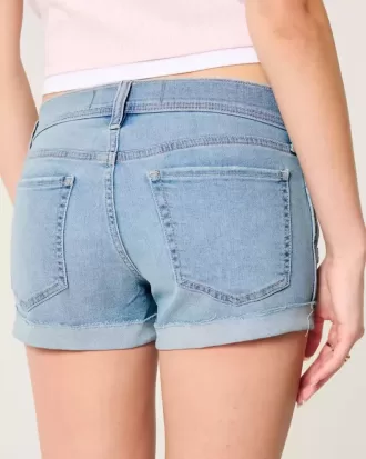 Pantaloncini corti in denim chiaro strappato a vita bassa