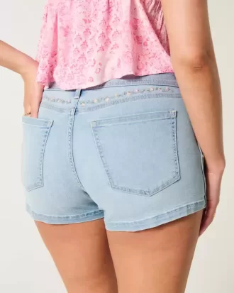 Pantaloncini corti in denim con ricami floreali e lavaggio chiaro a vita bassa e curvy