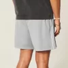 Pantaloncini da calcio con logo in maglia a metà coscia