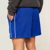 Pantaloncini da calcio con logo in maglia a metà coscia