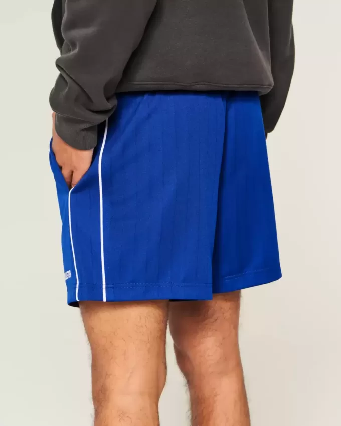 Pantaloncini da calcio con logo in maglia a metà coscia