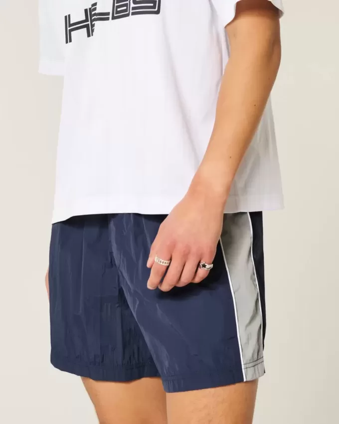 Pantaloncini da calcio larghi a metà coscia Pantaloncini da calcio larghi a metà coscia