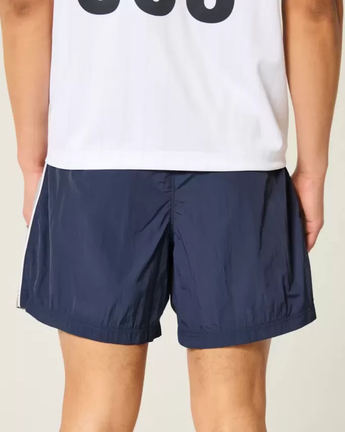 Pantaloncini da calcio larghi a metà coscia Pantaloncini da calcio larghi a metà coscia