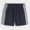 Pantaloncini da calcio larghi a metà coscia Pantaloncini da calcio larghi a metà coscia