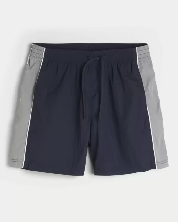 Pantaloncini da calcio larghi a metà coscia Pantaloncini da calcio larghi a metà coscia