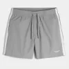Pantaloncini da tuta in nylon sopra il ginocchio