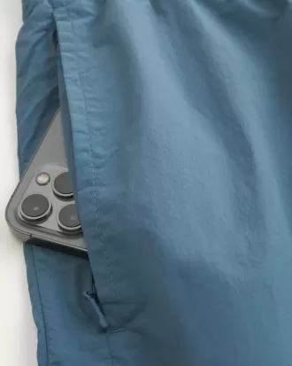 Pantaloncini da tuta in nylon sopra il ginocchio