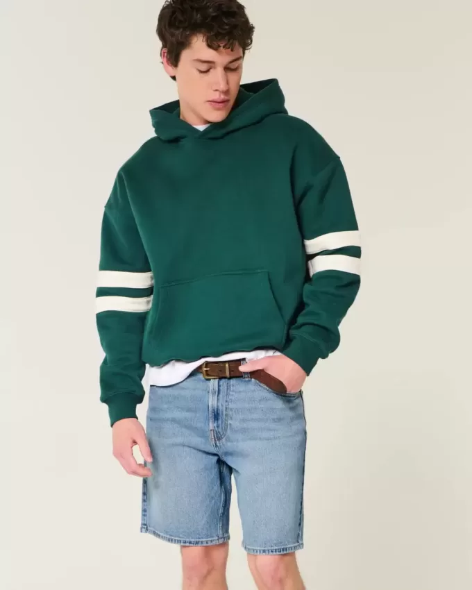 Pantaloncini di jeans larghi sopra il ginocchio