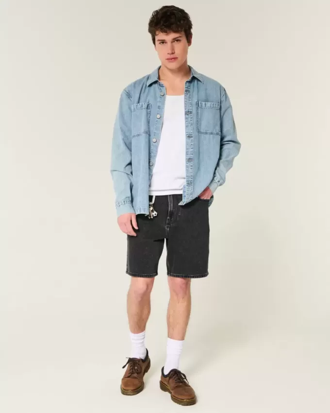 Pantaloncini di jeans larghi sopra il ginocchio