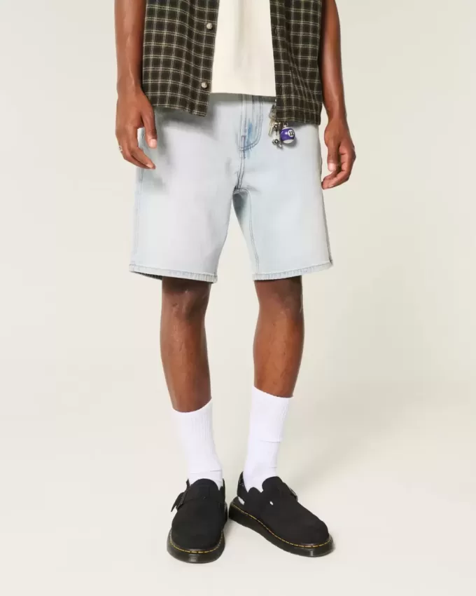 Pantaloncini di jeans larghi sopra il ginocchio