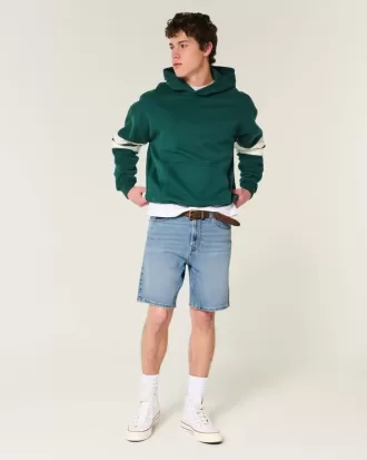 Pantaloncini di jeans larghi sopra il ginocchio