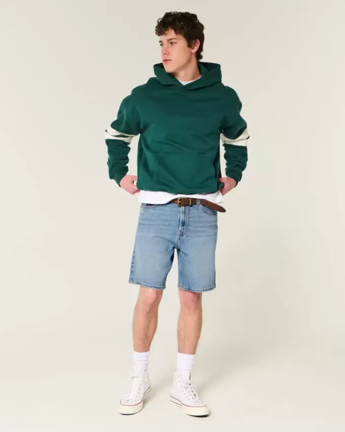 Pantaloncini di jeans larghi sopra il ginocchio