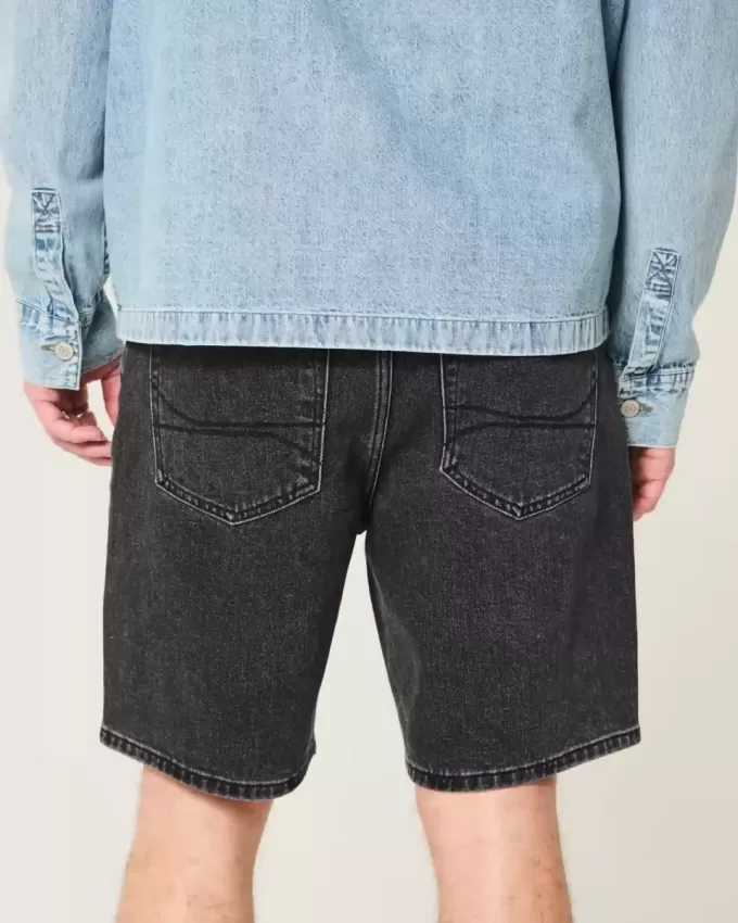 Pantaloncini di jeans larghi sopra il ginocchio
