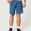 Pantaloncini di jeans larghi sopra il ginocchio