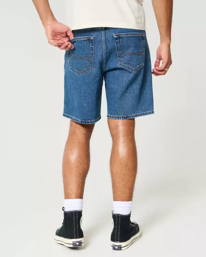 Pantaloncini di jeans larghi sopra il ginocchio