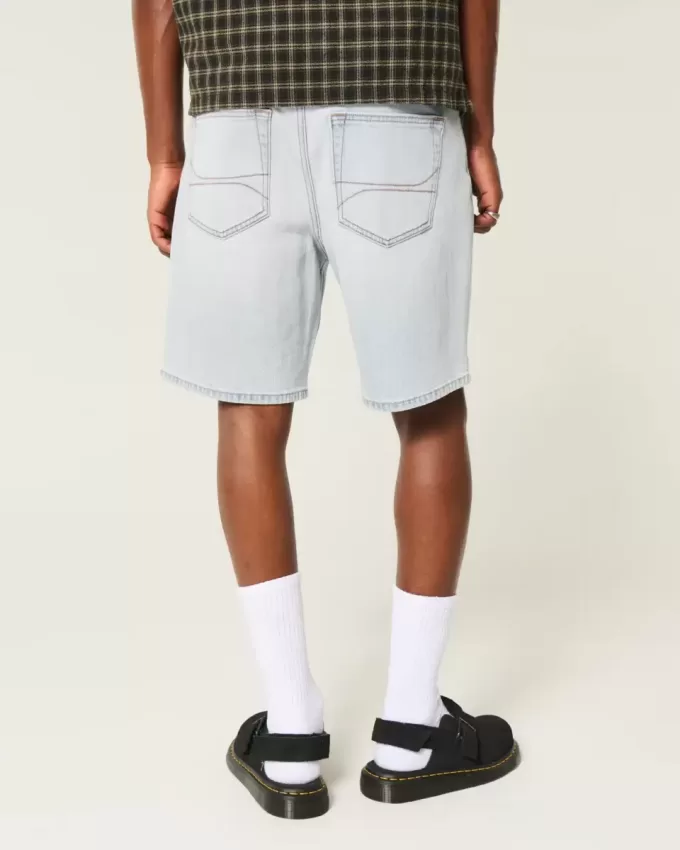 Pantaloncini di jeans larghi sopra il ginocchio