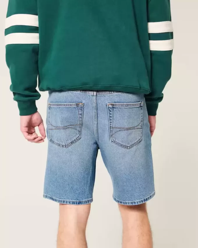 Pantaloncini di jeans larghi sopra il ginocchio