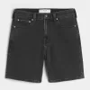 Pantaloncini di jeans larghi sopra il ginocchio