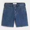 Pantaloncini di jeans larghi sopra il ginocchio