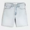 Pantaloncini di jeans larghi sopra il ginocchio