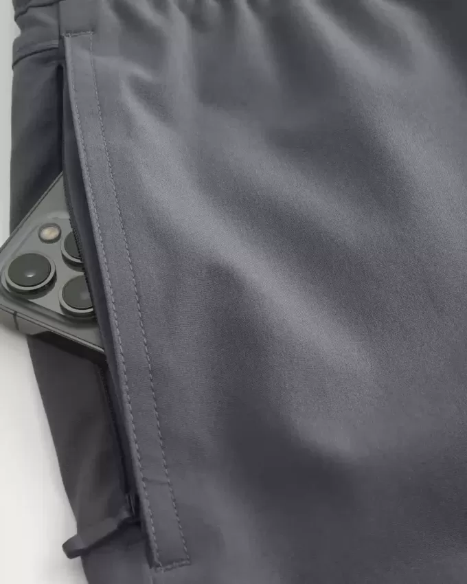 Pantaloncini ibridi attivi a metà coscia