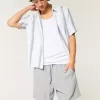 Pantaloncini in cotone stropicciato sopra il ginocchio