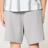 Pantaloncini in cotone stropicciato sopra il ginocchio