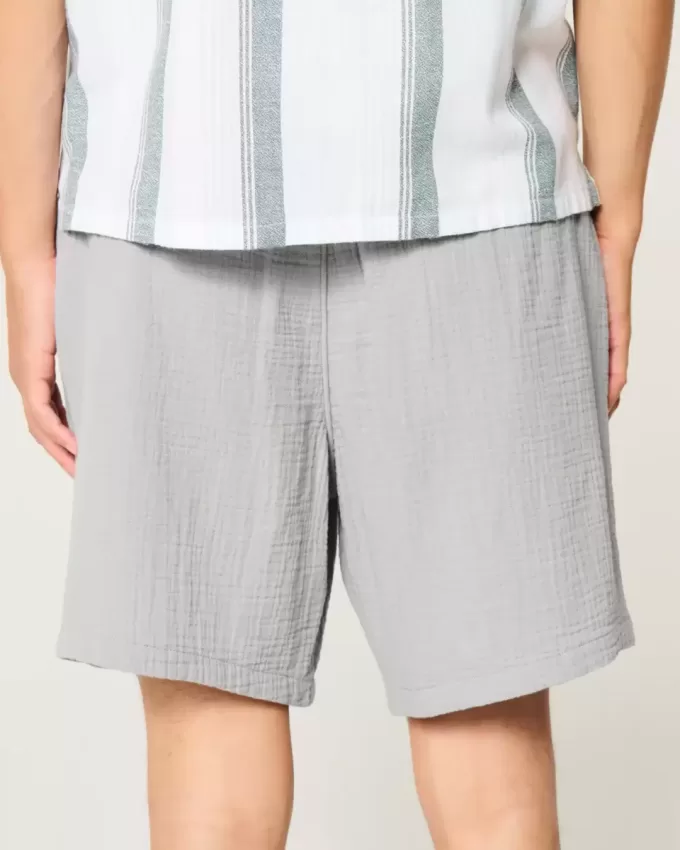 Pantaloncini in cotone stropicciato sopra il ginocchio