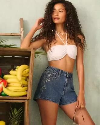 Pantaloncini in denim a trapezio con ricamo floreale e vita alta, lavaggio medio