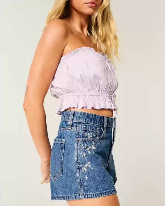Pantaloncini in denim a trapezio con ricamo floreale e vita alta, lavaggio medio Pantaloncini in denim a trapezio con ricamo floreale e vita alta, lavaggio medio