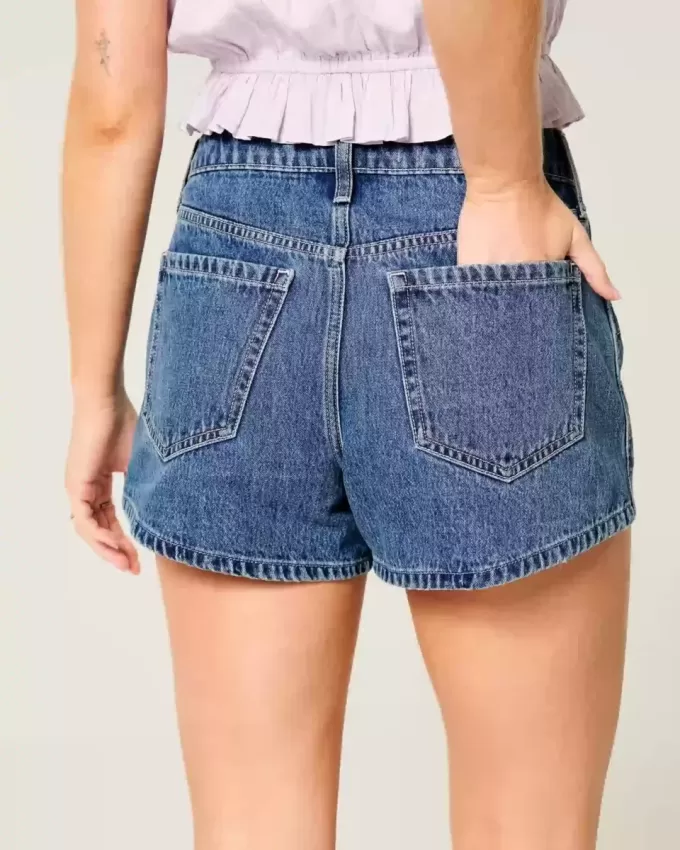 Pantaloncini in denim a trapezio con ricamo floreale e vita alta, lavaggio medio Pantaloncini in denim a trapezio con ricamo floreale e vita alta, lavaggio medio