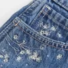 Pantaloncini in denim a trapezio con ricamo floreale e vita alta, lavaggio medio Pantaloncini in denim a trapezio con ricamo floreale e vita alta, lavaggio medio