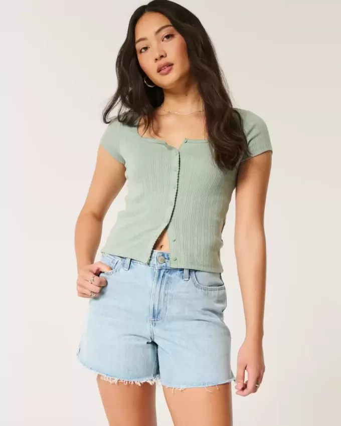 Pantaloncini in denim leggero e rilassato a vita alta Curvy da 5″ Pantaloncini in denim leggero e rilassato a vita alta Curvy da 5″