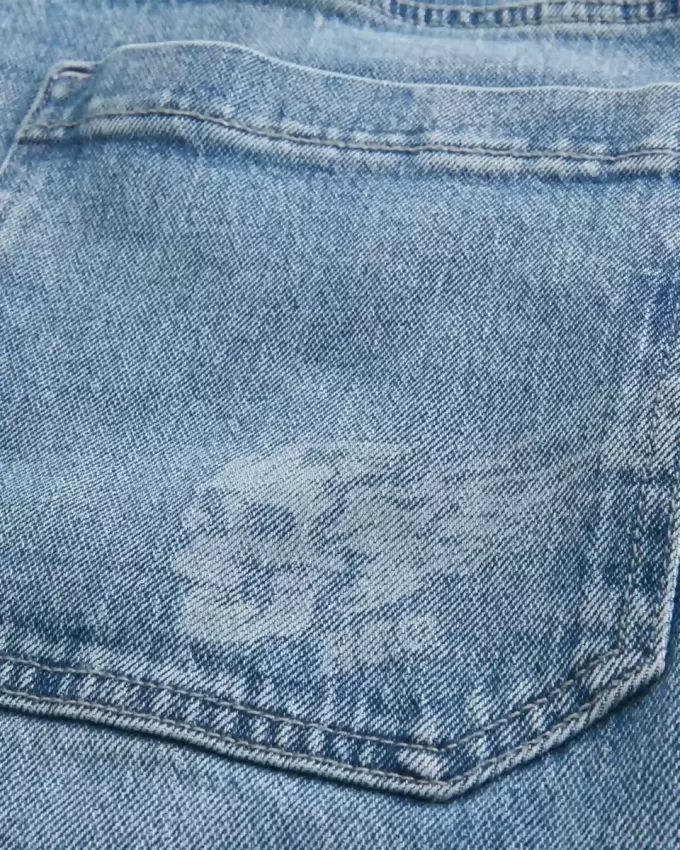 Pantaloncini in denim super larghi con grafica a teschio