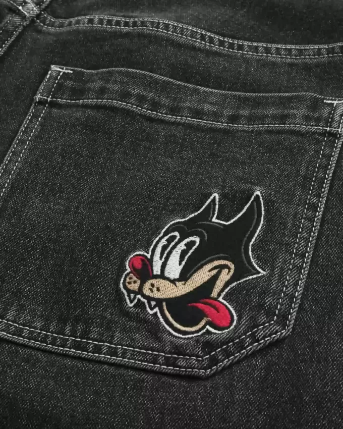 Pantaloncini in denim super larghi con grafica di gatti neri lavati