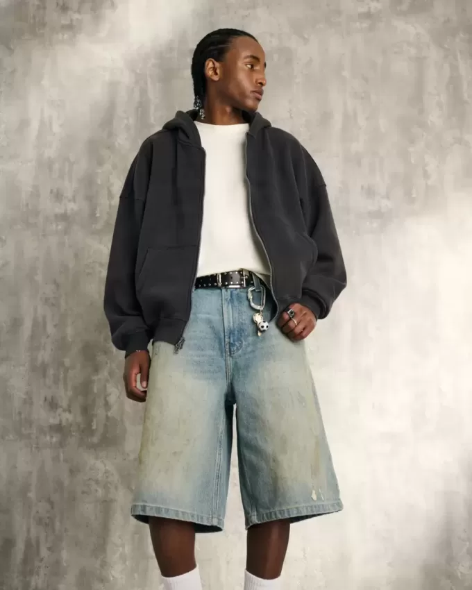 Pantaloncini in denim super larghi con lavaggio medio ingrassato