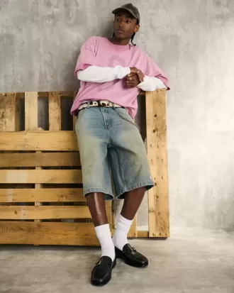 Pantaloncini in denim super larghi con lavaggio medio ingrassato