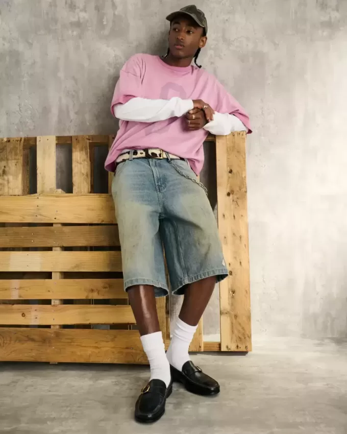 Pantaloncini in denim super larghi con lavaggio medio ingrassato