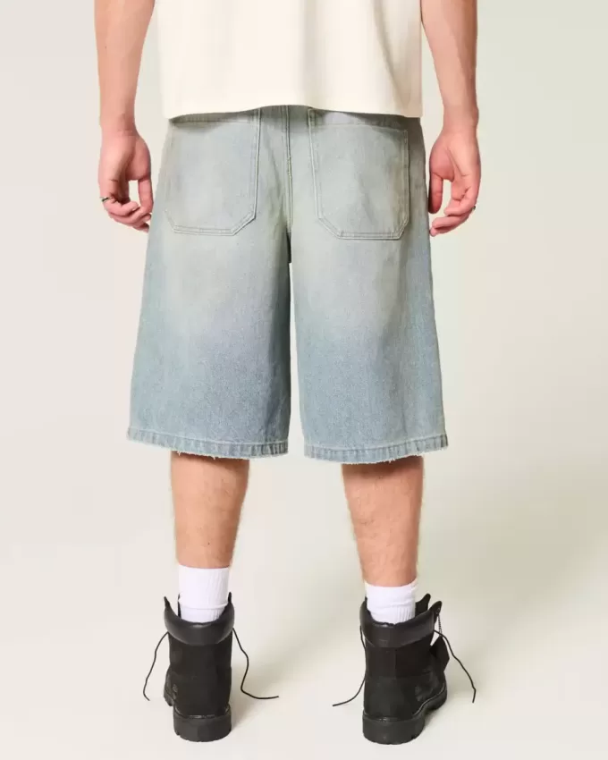 Pantaloncini in denim super larghi con lavaggio medio ingrassato